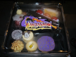 Disneyland Fantasmic Dessert Box (closed).