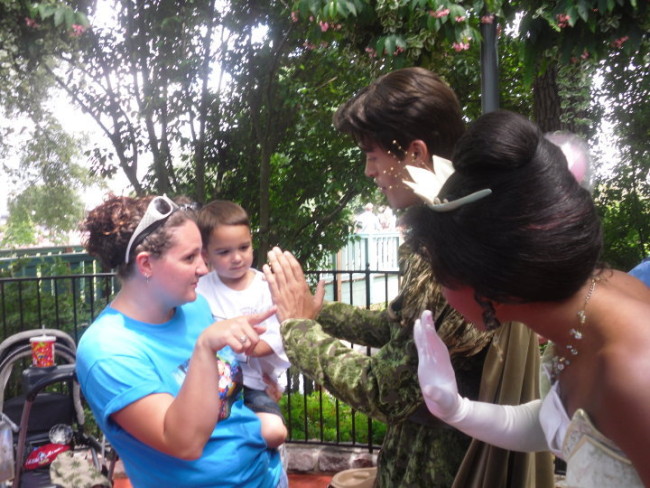 Princess Tiana and Prince Naveen go out of their way to greet little ones! 