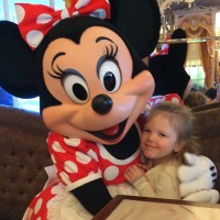 Hugs and Happiness Await You at Minnie & Friends – Breakfast in the Park